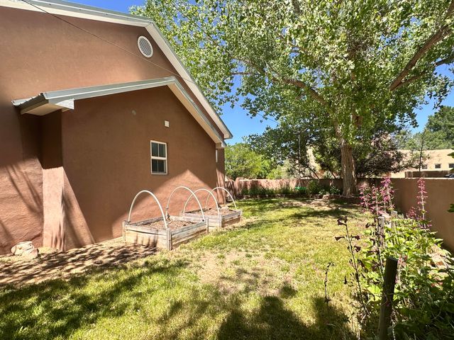 1630 Rancho Guadalupe Trail NW, Albuquerque, NM 87107