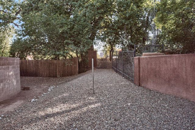 1630 Rancho Guadalupe Trail NW, Albuquerque, NM 87107