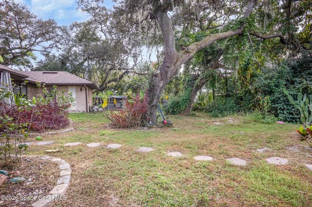 1356 Canary Drive, Deland, FL 32720