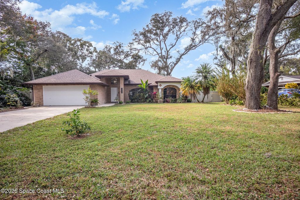 1356 Canary Drive, Deland, FL 32720