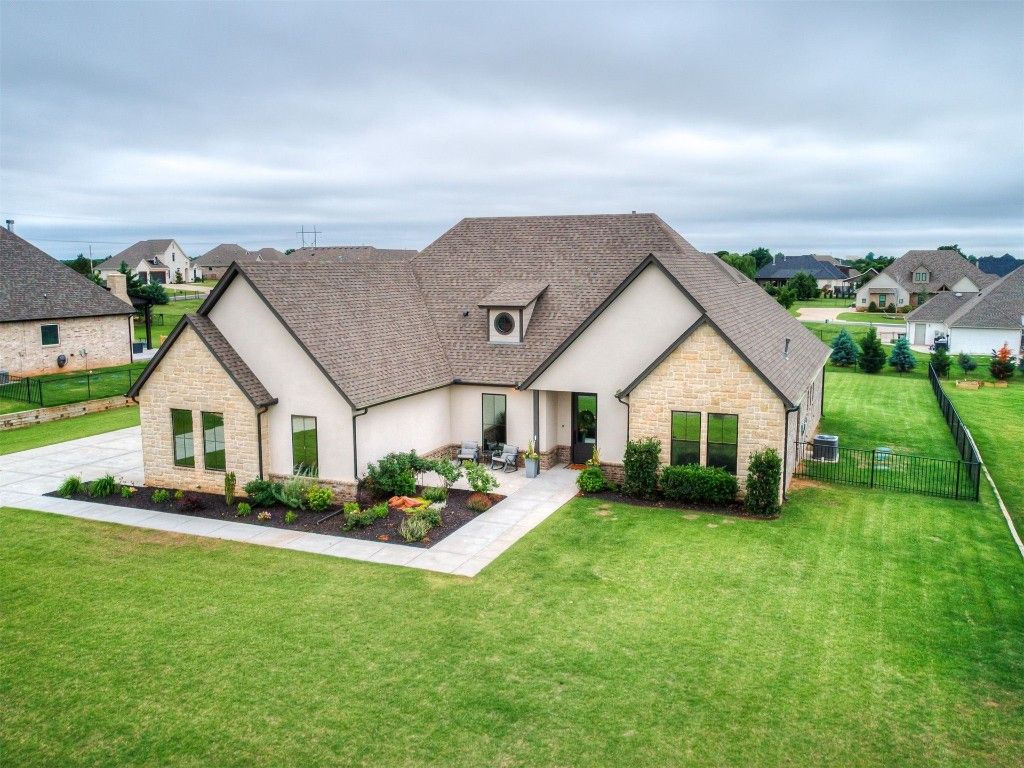 2090 Ladera Lane, Edmond, OK 73034