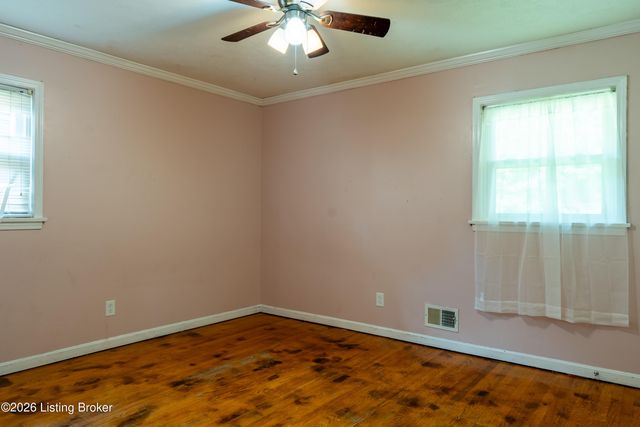 7909 Nottoway Cir, Louisville, KY 40214