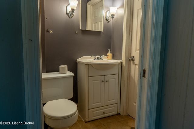 7909 Nottoway Cir, Louisville, KY 40214