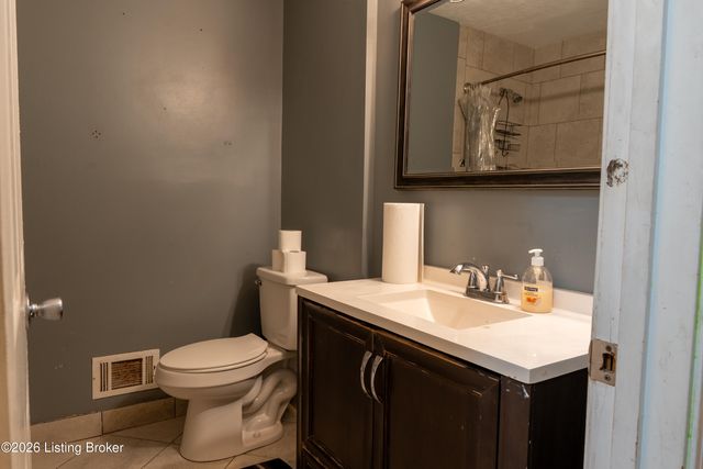 7909 Nottoway Cir, Louisville, KY 40214