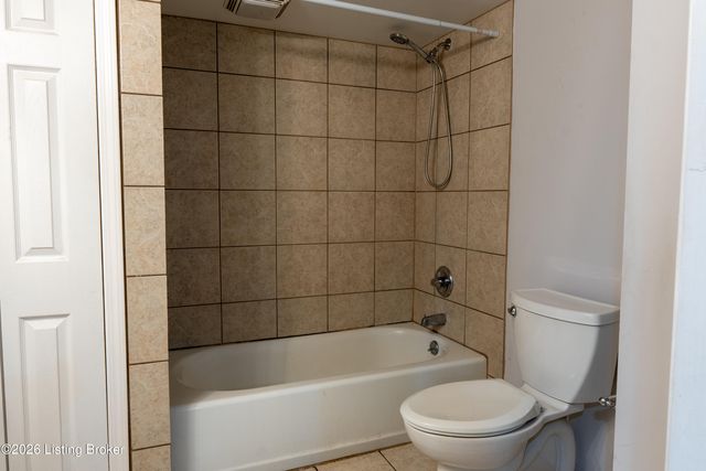 7909 Nottoway Cir, Louisville, KY 40214