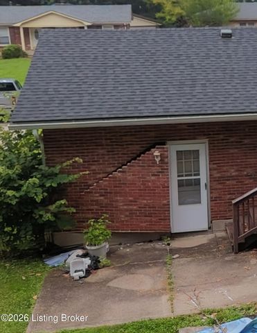 7909 Nottoway Cir, Louisville, KY 40214