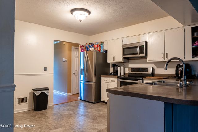7909 Nottoway Cir, Louisville, KY 40214