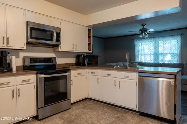 7909 Nottoway Cir, Louisville, KY 40214