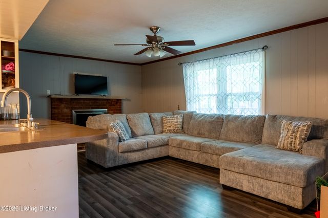 7909 Nottoway Cir, Louisville, KY 40214