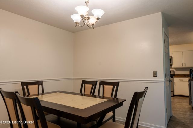 7909 Nottoway Cir, Louisville, KY 40214