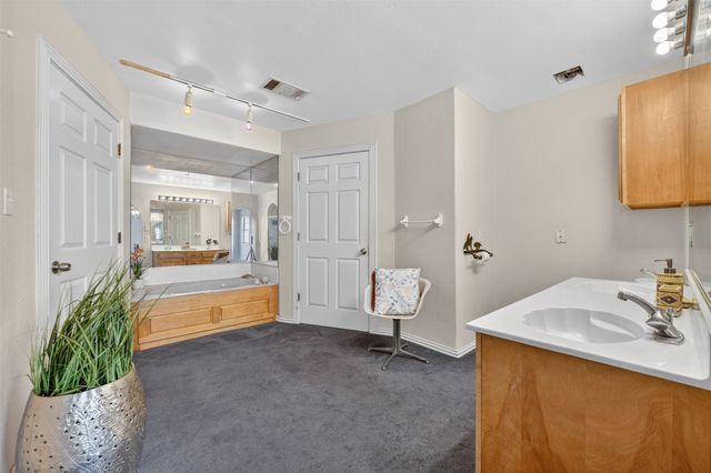 104 Bow Creek Circle, Red Oak, TX 75154