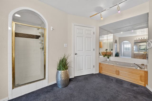 104 Bow Creek Circle, Red Oak, TX 75154