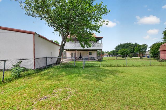 104 Bow Creek Circle, Red Oak, TX 75154