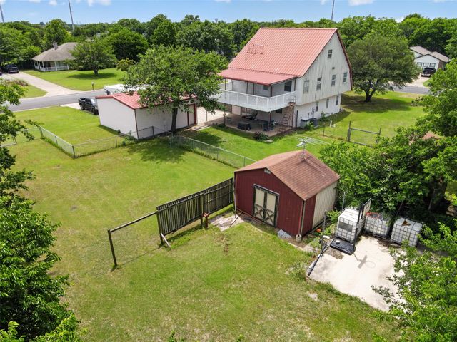 104 Bow Creek Circle, Red Oak, TX 75154