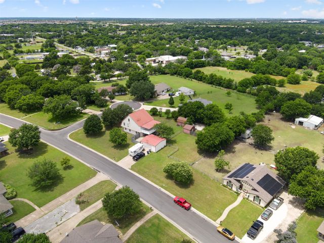 104 Bow Creek Circle, Red Oak, TX 75154