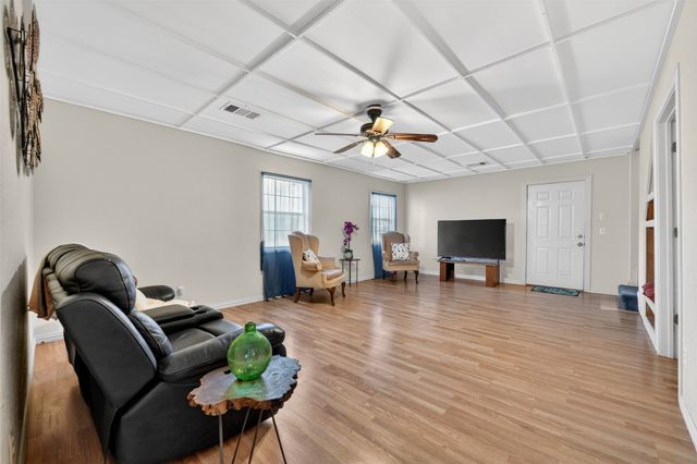 104 Bow Creek Circle, Red Oak, TX 75154