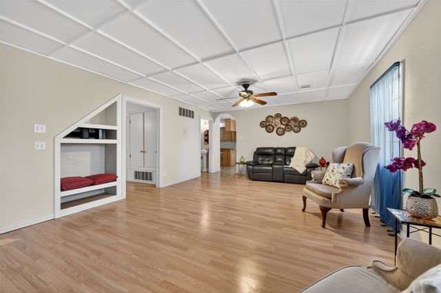 104 Bow Creek Circle, Red Oak, TX 75154