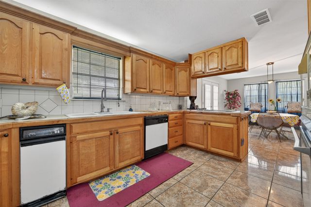 104 Bow Creek Circle, Red Oak, TX 75154