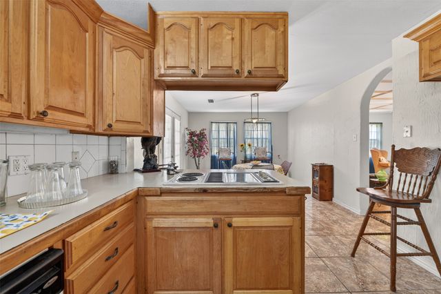 104 Bow Creek Circle, Red Oak, TX 75154