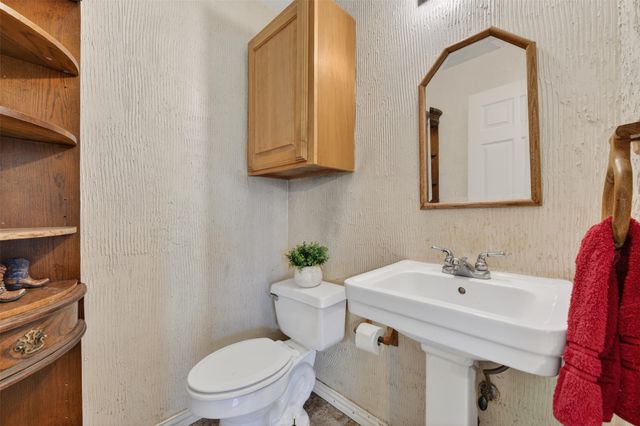 104 Bow Creek Circle, Red Oak, TX 75154