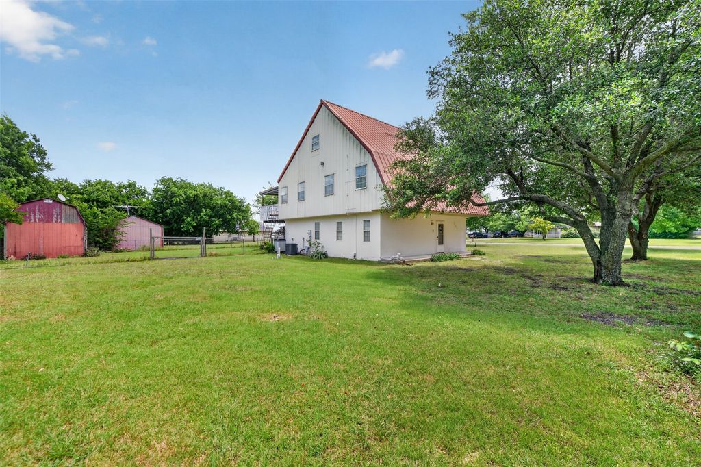 104 Bow Creek Circle, Red Oak, TX 75154