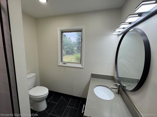 6043 Ledgeway Drive, West Bloomfield Charter Township, MI 48322