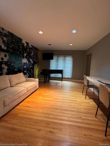 6043 Ledgeway Drive, West Bloomfield Charter Township, MI 48322