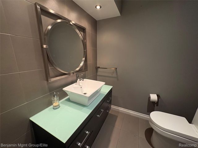 6043 Ledgeway Drive, West Bloomfield Charter Township, MI 48322