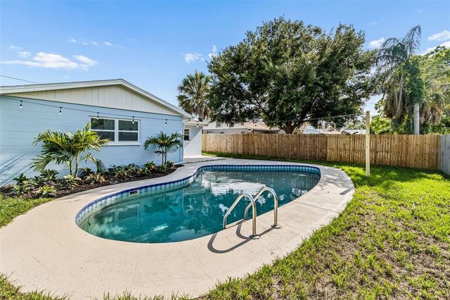 1101 54TH AVENUE S, St Petersburg, FL 33705