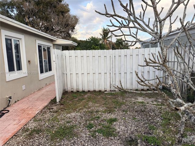 1320 N 69th Way, Hollywood, FL 33024