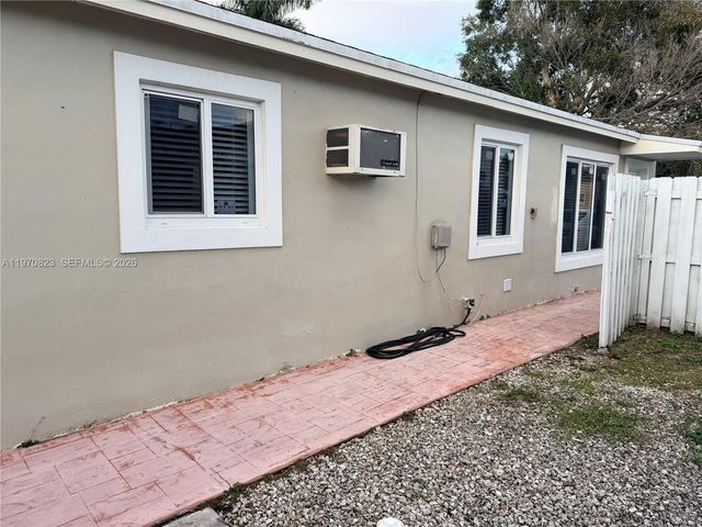1320 N 69th Way, Hollywood, FL 33024