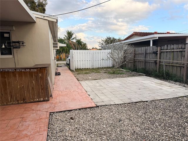 1320 N 69th Way, Hollywood, FL 33024