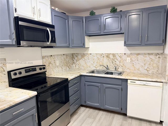 1320 N 69th Way, Hollywood, FL 33024