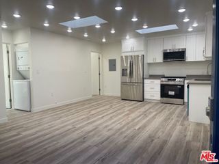 2025 Ocean Park Boulevard B, Santa Monica, CA 90405