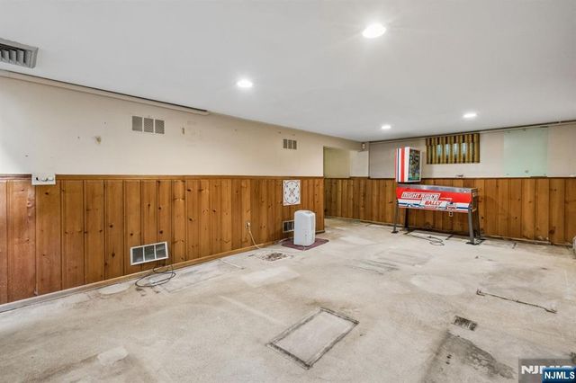 12 Clover Court, Cedar Grove, NJ 07009