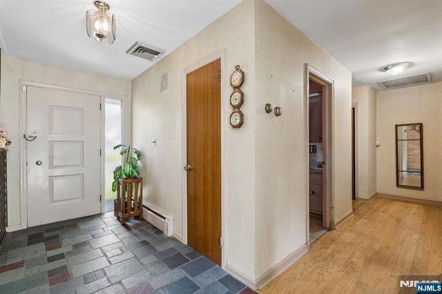 12 Clover Court, Cedar Grove, NJ 07009