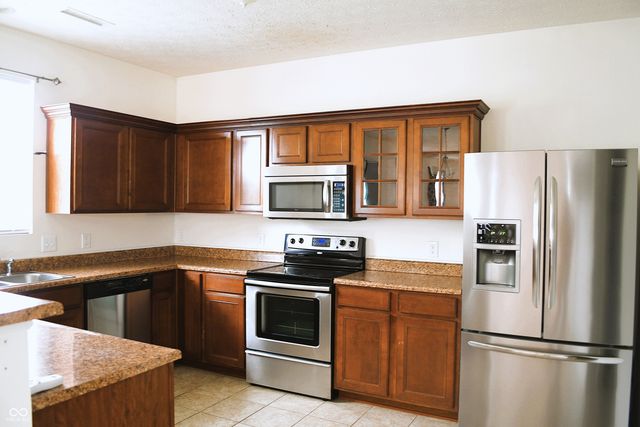3325 Lake Stream Drive, Columbus, IN 47201