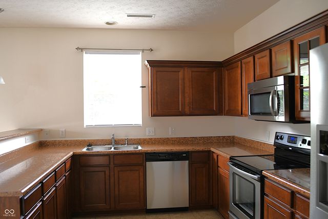 3325 Lake Stream Drive, Columbus, IN 47201