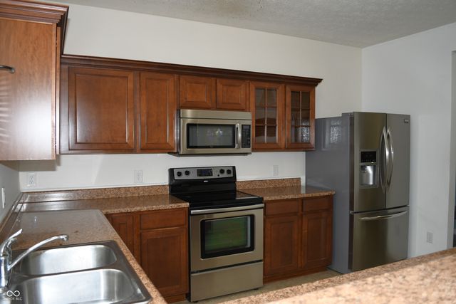 3325 Lake Stream Drive, Columbus, IN 47201
