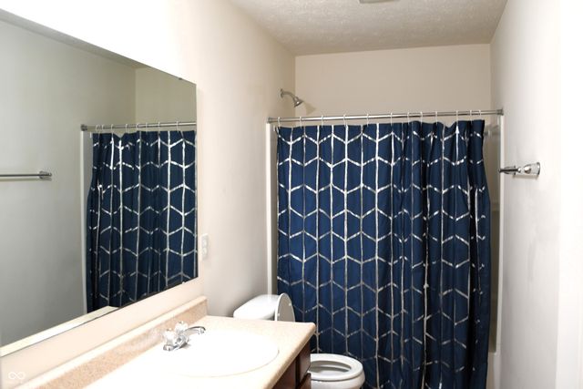 3325 Lake Stream Drive, Columbus, IN 47201