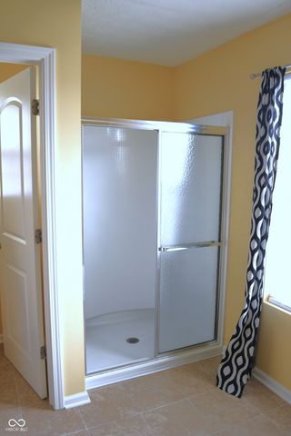 3325 Lake Stream Drive, Columbus, IN 47201