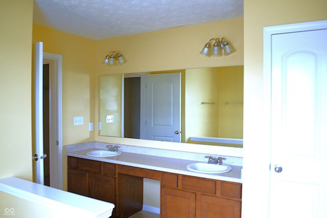 3325 Lake Stream Drive, Columbus, IN 47201
