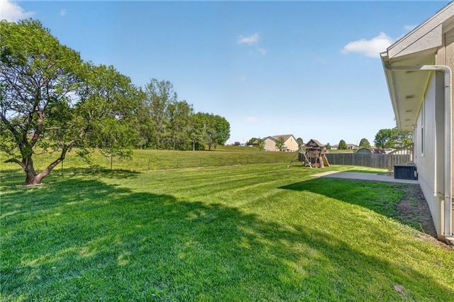 202 E 22nd Street, Kearney, MO 64060