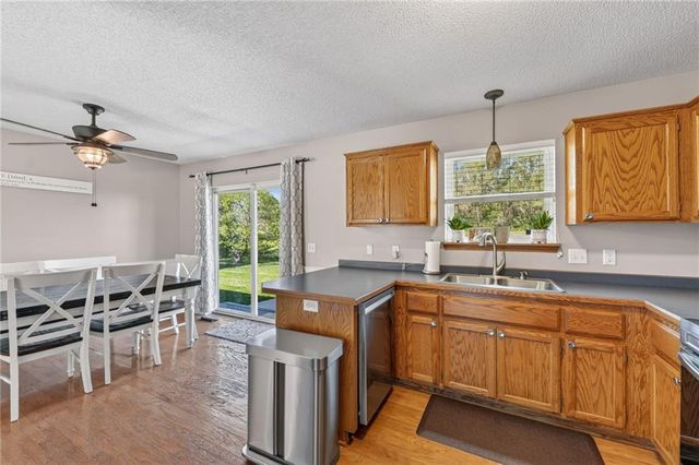 202 E 22nd Street, Kearney, MO 64060