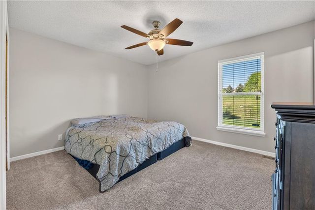202 E 22nd Street, Kearney, MO 64060