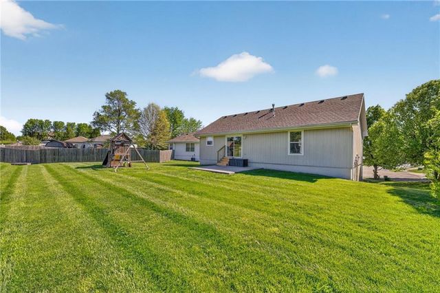 202 E 22nd Street, Kearney, MO 64060