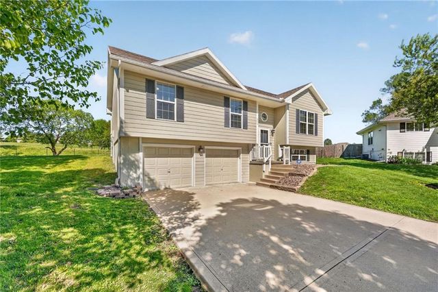 202 E 22nd Street, Kearney, MO 64060