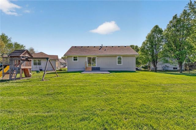 202 E 22nd Street, Kearney, MO 64060