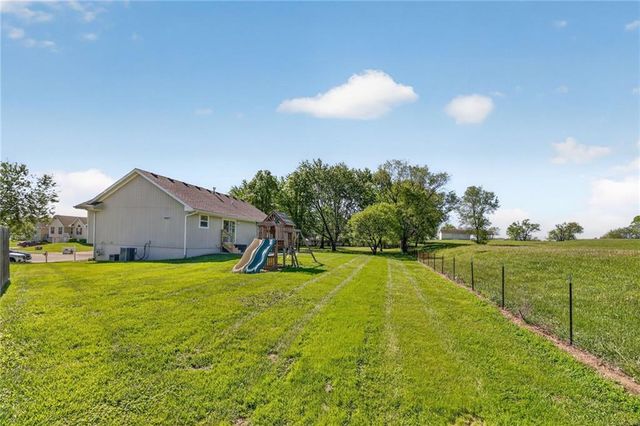 202 E 22nd Street, Kearney, MO 64060