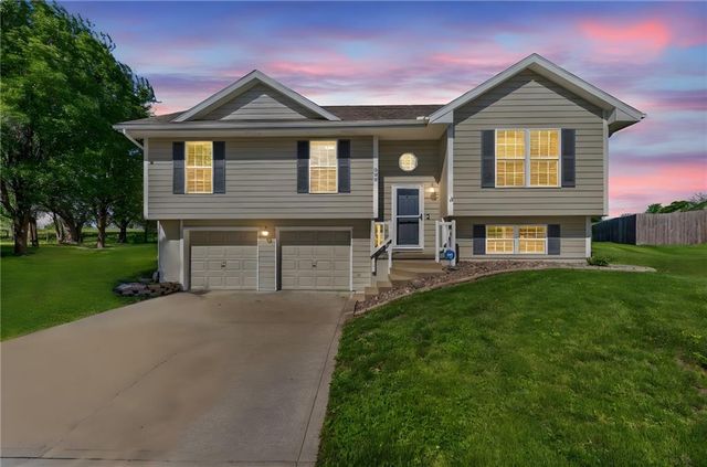 202 E 22nd Street, Kearney, MO 64060